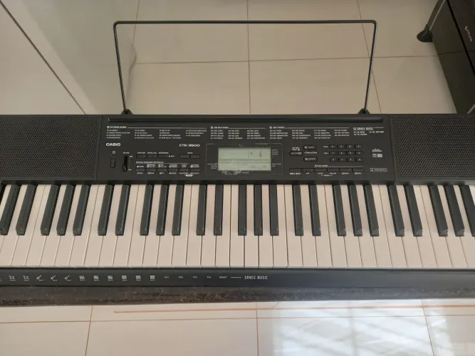 Teclado Casio CTK-3500 usado em ótimo estado
