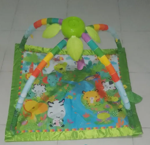 Tapete infantil + arco para carrinho de bebe