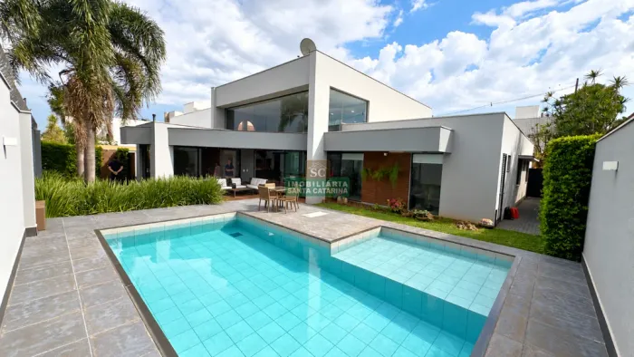 Casa à venda em Maringá, Conjunto Habitacional Inocente Vila Nova Júnior, com 3 suítes, co