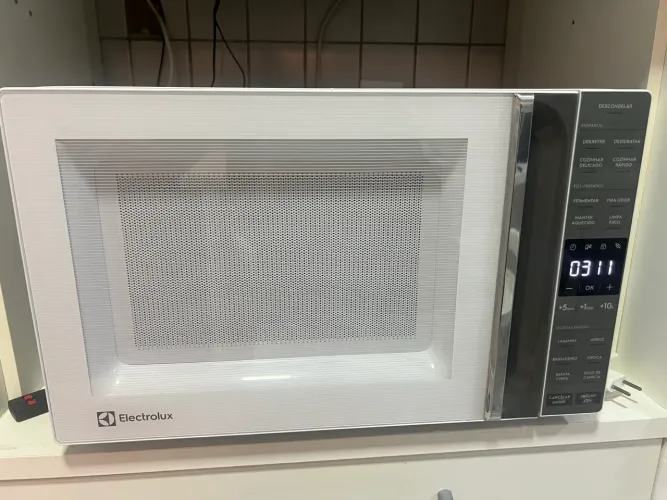 Vendo microondas excelente estado semi novo 