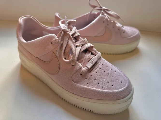 Tênis Nike Air Force 1 Sage Low Feminino
