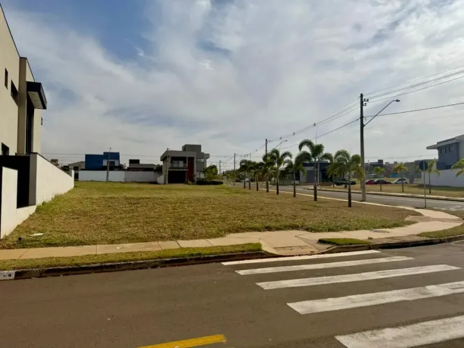 Terreno à venda no condomínio Residencial Tamboré em Bauru-SP.