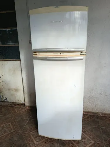 Vendo geladeira brastemp frost free 350 litros funcionando perfeitamente