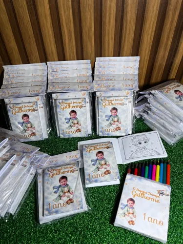 Brinde para festa infantil caderno de colorir + lápis de cor