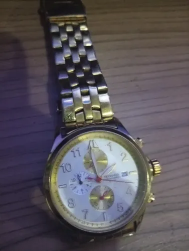 Relógio technos