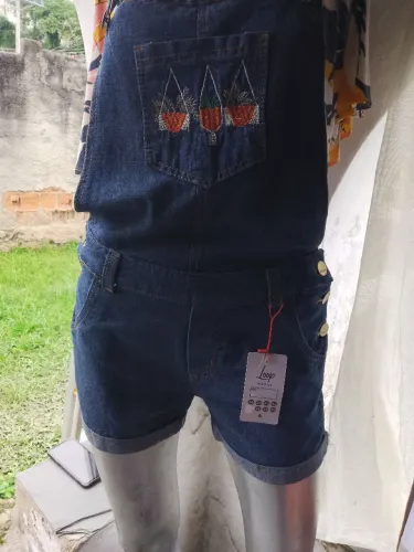Vendo macaquinho jeans feminino 