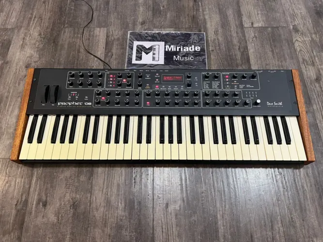 Sintetizador Dave Smith Prophet 08 - Á Vista 17.990 ou até 21x 1074,19