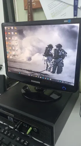Monitor Samsung - Tela de 17" 732NW PLUS