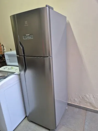 Vendo Geladeira super nova