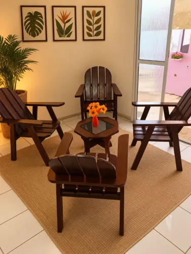 Conjunto de cadeiras em madeira para terraço.