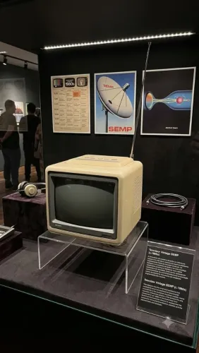 TV DE COLO SEMP MODELO 1021