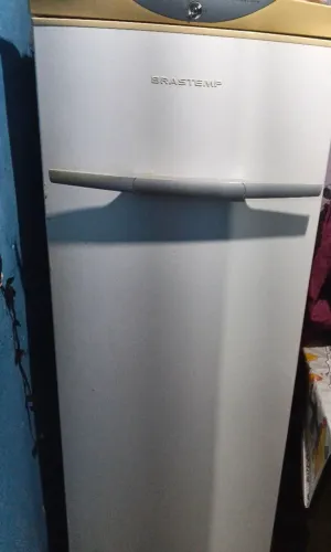 Vendo geladeira de gelo interessados chamar imbox