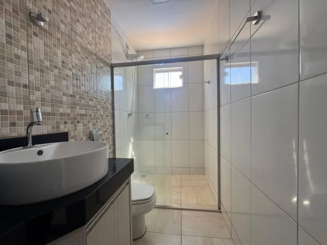Casa disponível para locação, com área gourmet com piscina, área construída de 155,25m², p
