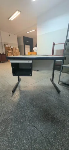 MESA DE ESCRITÓRIO USADA - LEIA DESCRIÇÃO