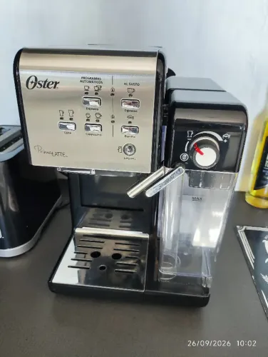 Cafeteira Expresso Cappuccino Oster PrimaLatte II (BVSTEM6701SS)