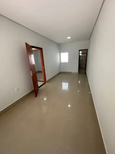 Casa a venda tem 195 m2/ com 4 quartos sendo 2 sute/2 vagas de garagem