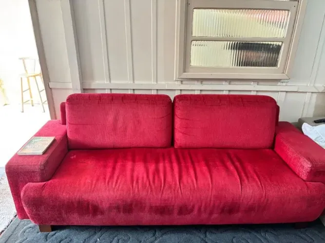 Sofá vermelho usado