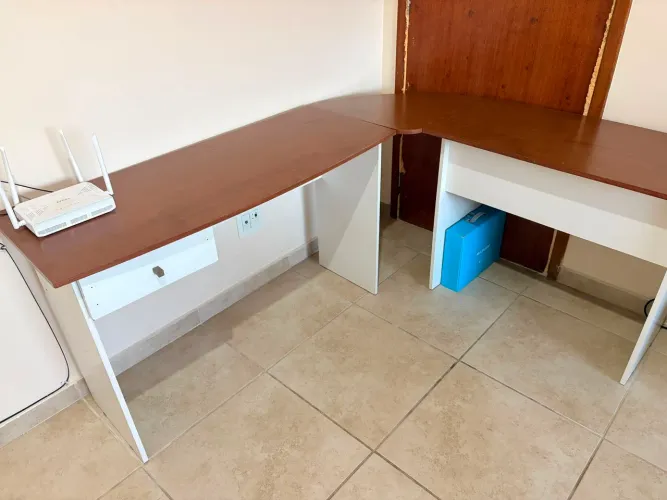 Mesa de Escritório em L para Estudos/Home Office com Gaveta - Ampla e Resistente