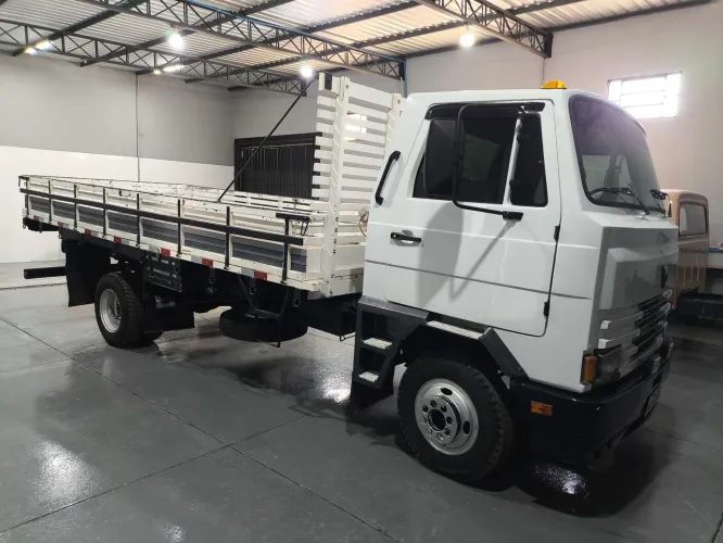 Caminhão PUMA IMPECÁVEL 