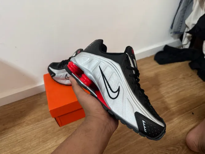 Tênis Nike shox R4 41