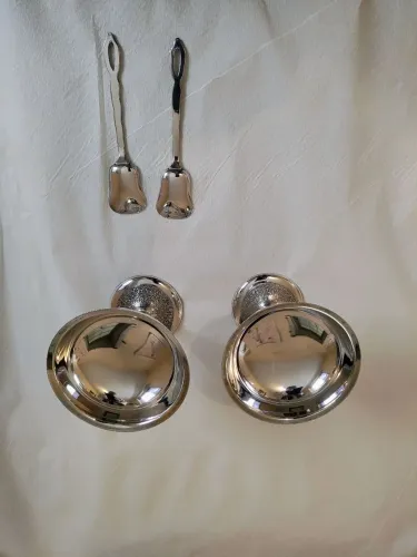 Conjunto de 2 taças de sobremesa e 2 colheres antigas