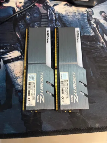 Memoria ddr4 tridentz  16Gb (2x8)