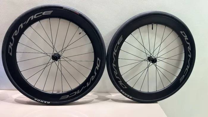 Vendo par de roda para Speed freio a disco semi nova bem conservada no valor acessívelRoda