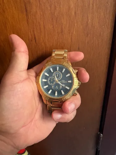 Relógio dourado technos