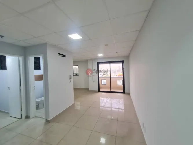 Sala comercial na Avenida Conselheiro Carrão com varanda e vaga. Excelente custo x benefíc