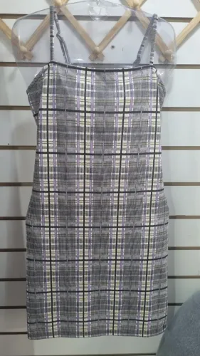 Vestido Xadrez de Alça Fina Preto e Lilás - Modelagem Reta