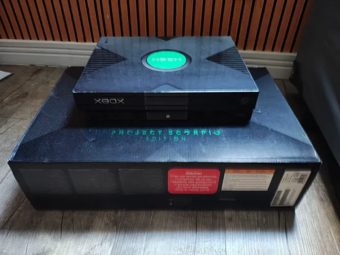 Xbox Project Scorpio sem arranhão p/ colecionador 