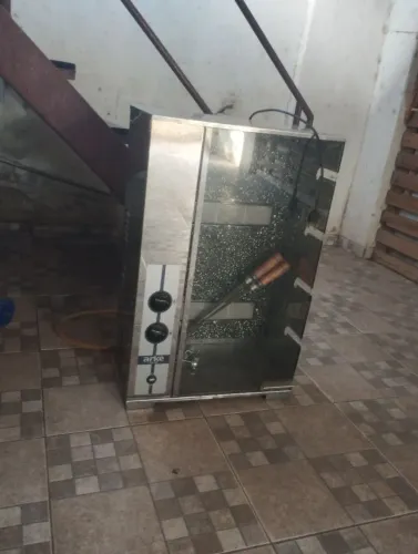 Churrasqueira elétrica e a gás 4 espetos 