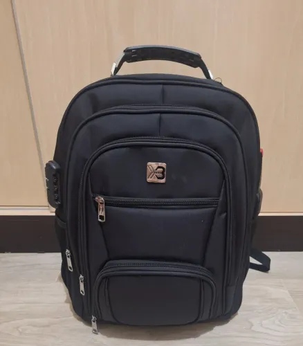 Mochila Impermeável Notebook Saida Cabo Usb Fone