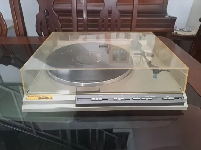 Toca discos Gradiente B-25 automático funcionando perfeitamente