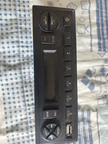 Som automotivo com USB de 1Dim