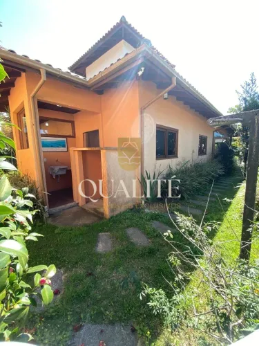 CASA EM CONDOMÍNIO FECHADO NO RIO TAVARES ? Ampla, Versátil e Pronta para a sua Família