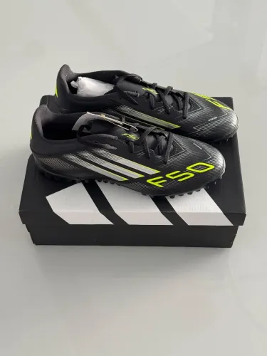 Chuteira adidas nova produto original