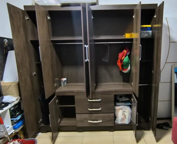Guarda roupa 8 portas, bem conservado negociável ou troca com diferença.