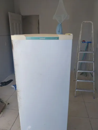 Geladeira cônsul "palito" faltando o gás 