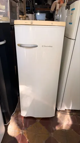 Geladeira Electrolux 260 Litros