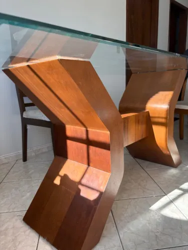 Mesa de jantar retangular com 04 cadeiras