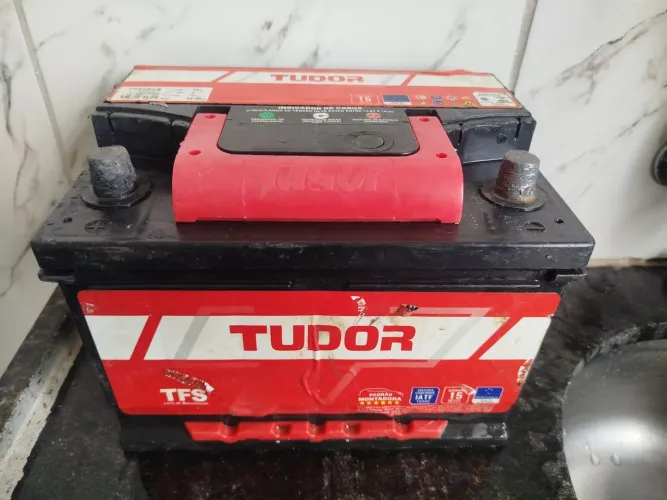 Bateria Usada Tudor 60 Amperes polo invertido
