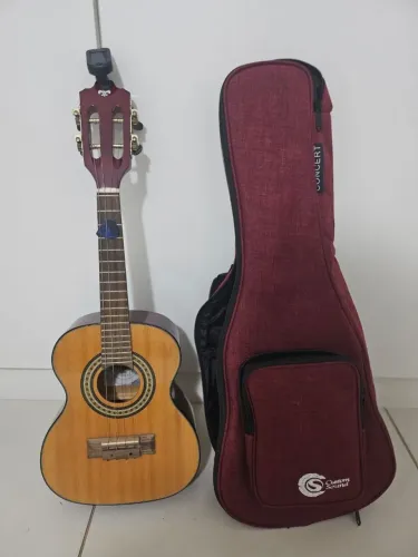 Cavaquinho com afinador
