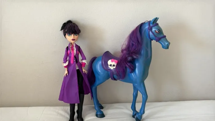 Diretora sem cabeça monster high