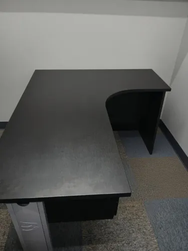 Mesa de escritório em L