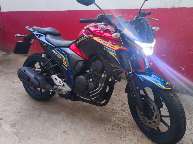 Fazer 250 Marvel , impecável