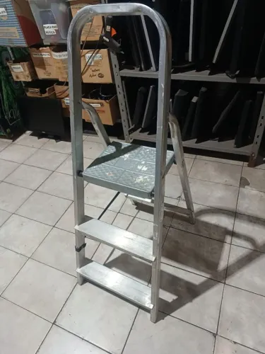 escada de aluminio 3 degraus