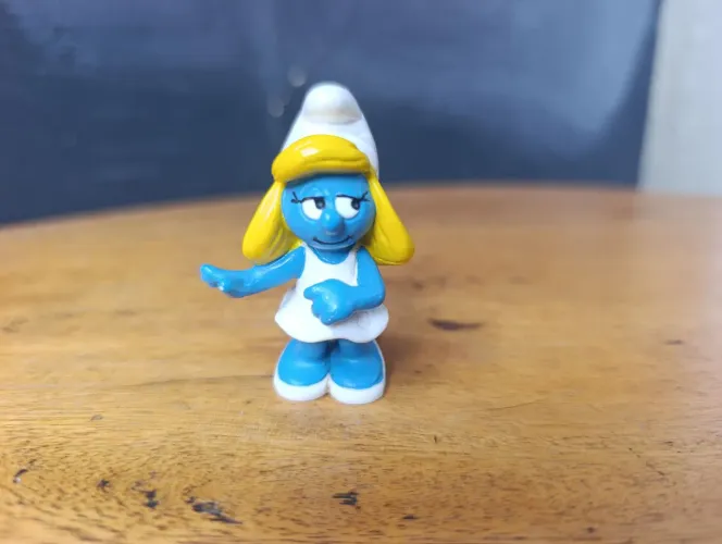 Miniatura Smurfette Schleich 2004 Peyo Smurfs produzida na Alemanha. Raridade Impecável!