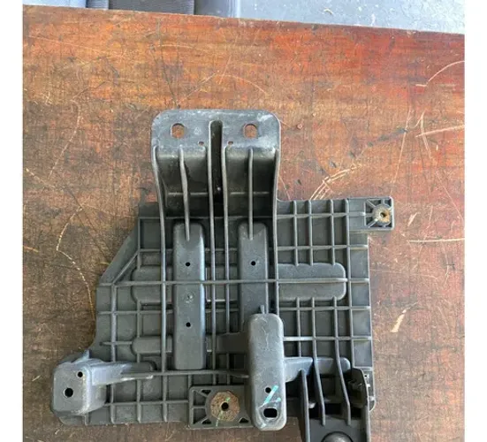 Suporte Caixa Da Bateria Hyundai Ix35 2011 2012 (avaria)