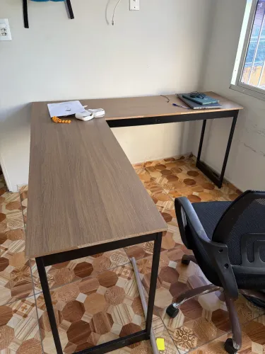 Mesa de escritório em L 